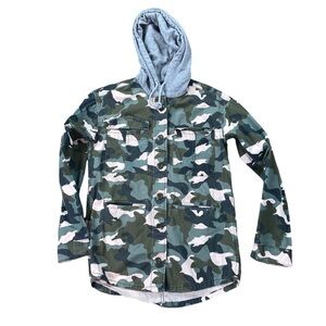 Woman’s Divided camouflage barn style jacket size 2